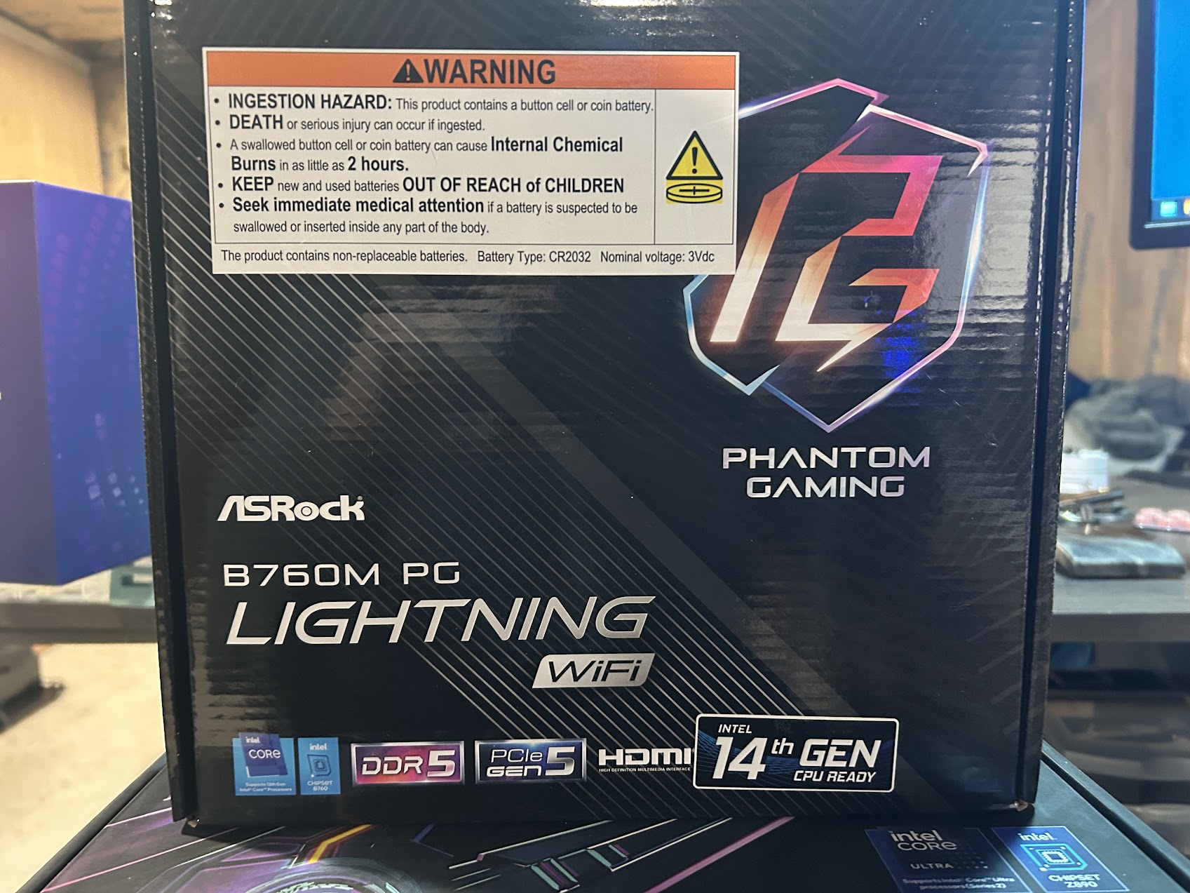 ASRock B760M PG Lightning WiFi DDR5 motherboard box